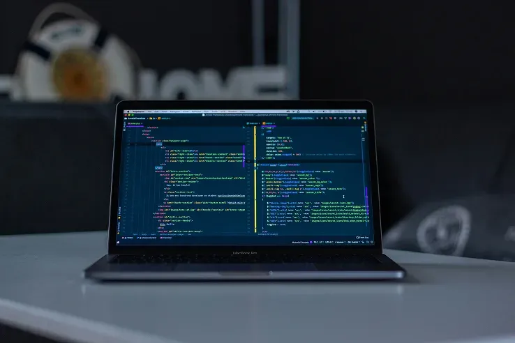 Developer working on SuiteCommerce SEO code optimization